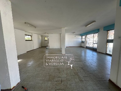 Foto Negozio in via Vetraia, Viareggio Bicchio - Varignano di 210 m²