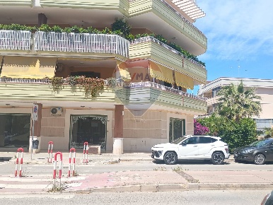 Foto Attività commerciale a Barletta Patalini di 110 m² con 3 locali