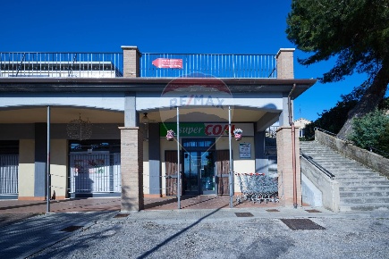 Foto Attività commerciale in via romagna, Montemarciano Centro di 308 m²