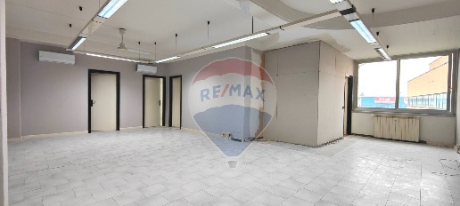 Foto Ufficio in via Bergamo, Curno di 116 m² con 5 locali in affitto