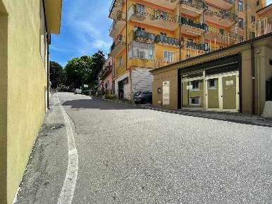 Foto Locale commerciale in VIA TIGLI, Ariano Irpino di 60 m² con 2 locali