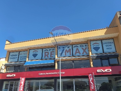 Foto Ufficio in Via Nazionale Appia, Casagiove di 415 m² con 1 locali