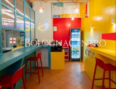 Foto Locale commerciale in Via Mascarella, Bologna Irnerio di 55 m²