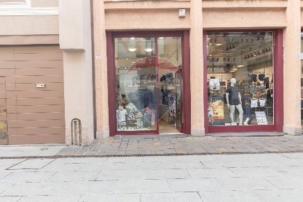 Foto Negozio in Corso del Popolo, Seregno Matteotti di 90 m² con 1 locali