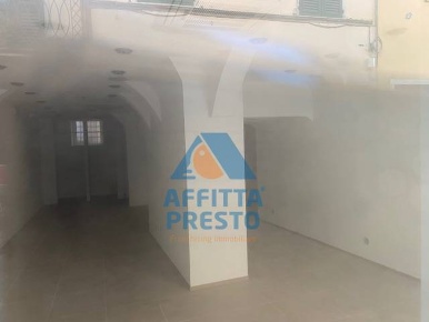 Foto Negozio a Empoli di 82 m² con 1 locali in affitto