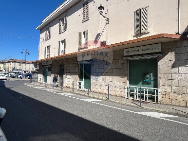 Foto Attività commerciale in Piazza Cavour, Casteggio Centro di 600 m²