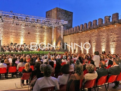 Foto Attività commerciale in piazza liberta 99, Bassano del Grappa Centro