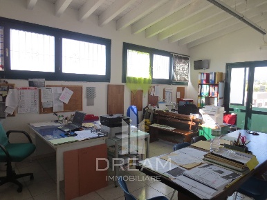 Foto Laboratorio in pill'e matta, Quartucciu di 44 m² in vendita