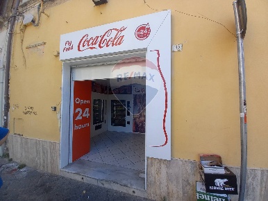 Foto Locale commerciale in Via San Carlo, Caserta Corso Trieste di 38 m²