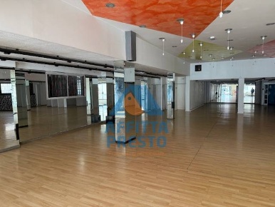 Foto Attività commerciale a Santa Croce sull'Arno di 350 m² con 4 locali