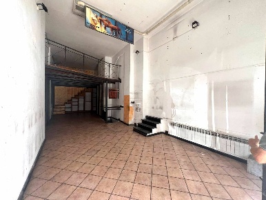 Foto Attività commerciale in Via Maddaloni, Genova Foce di 85 m² in affitto