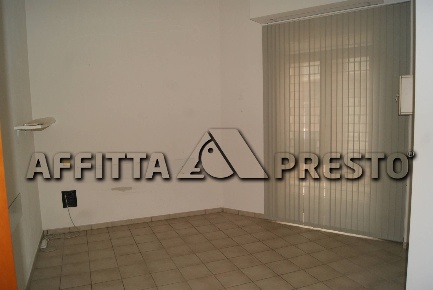 Foto Ufficio a Livorno di 100 m² con 5 locali in affitto