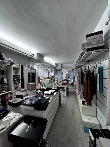 Foto Locale commerciale in XX Giugno, Fermo Centro di 70 m² con 2 locali