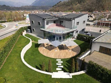 Foto Attività commerciale in Via Venezia, Alpago Farra D'Alpago di 175 m²