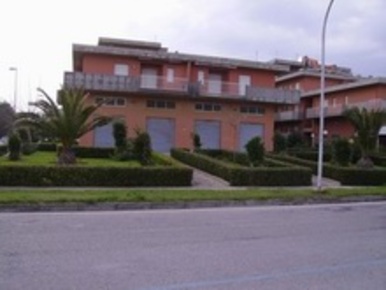 Foto Locale commerciale in Lungomare Europa, Martinsicuro Centro di 320 m²