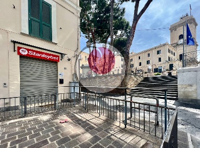 Foto Locale commerciale in Piazza Plebiscito, Lanciano di 75 m² in vendita