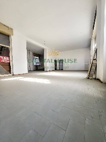 Foto Locale commerciale a Avellino Valle, Pennini, Sant'Eustachio di 280 m²