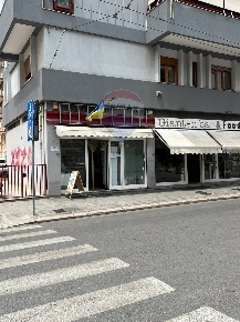 Foto Locale commerciale in Corso Benedetto Croce, Bari Carrassi di 52 m²