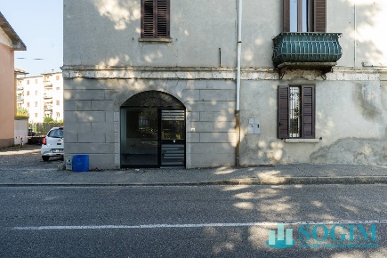 Foto Negozio in Via Varesina, Lurate Caccivio Centro di 70 m² con 2 locali