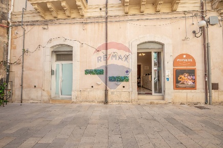 Foto Attività commerciale in Via Gesù, Scicli Centro di 150 m² con 3 locali
