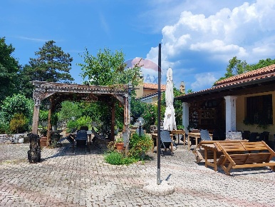 Foto Attività commerciale in TERNOVA, Duino-Aurisina di 509 m² in vendita