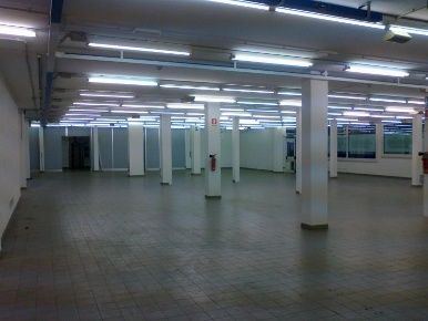 Foto Locale commerciale a Silea di 900 m² con 8 locali in vendita