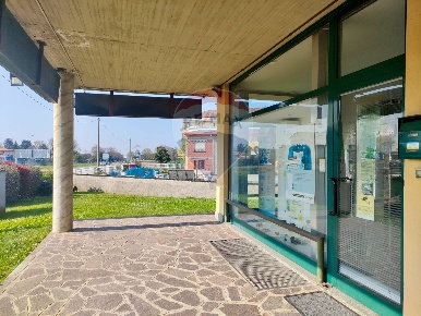 Foto Negozio in Via Verdi, Trezzano Rosa di 54 m² con 1 locali in vendita
