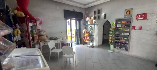 Foto Attività commerciale in Via Filippo Bottazzi, Napoli Soccavo di 70 m²