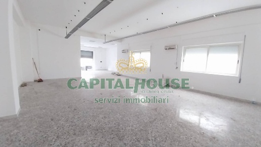 Foto Locale commerciale a Montoro Piano di 75 m² con 1 locali in affitto