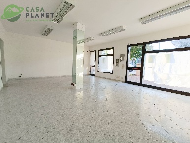 Foto Negozio in Via San Dona', Venezia di 80 m² in vendita