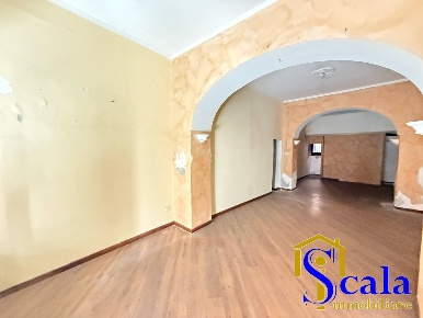 Foto Locale commerciale a Santa Maria Capua Vetere di 50 m² con 1 locali