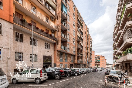 Foto Locale commerciale in Via Giacomo Giri, Roma Baldo degli Ubaldi