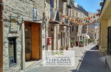 Foto Attività commerciale a Gangi di 50 m² con 2 locali in vendita