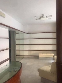 Foto Attività commerciale in Via Pietro Maroncelli, Viareggio di 45 m²