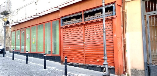 Foto Locale commerciale in via amendola, Maddaloni Centro di 114 m²