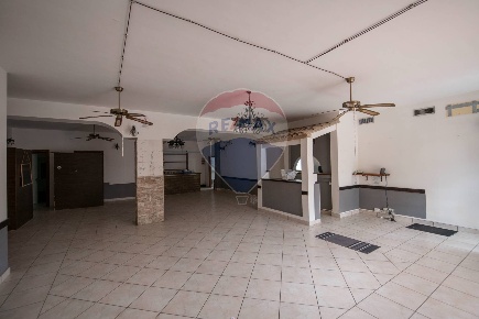 Foto Locale commerciale in Via Mantegna, Senigallia Cesanella di 118 m²