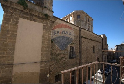 Foto Locale commerciale in Via Santo Stefano, Caltagirone Centro di 49 m²