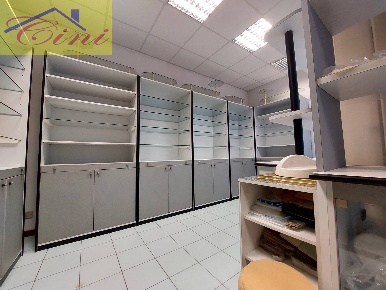 Foto Negozio in VIALE MONTEGRAPPA, Lecco di 38 m² con 1 locali in vendita