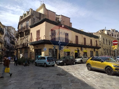 Foto Locale commerciale in Piazza Della Rivoluzione, Palermo Kalsa