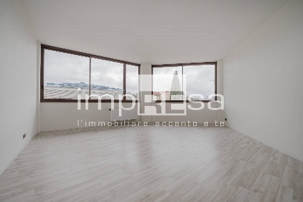 Foto Ufficio in Piazza della Vittoria, Cordenons di 116 m² con 3 locali