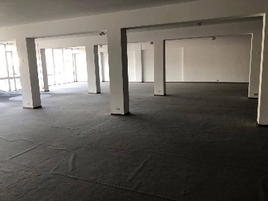 Foto Attività commerciale in via tosco romagnola, Cascina di 1600 m²