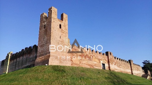 Foto Locale commerciale in CENTRO, Castelfranco Veneto di 320 m² in vendita
