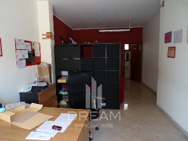 Foto Locale commerciale in via italia, Quartu Sant'Elena Quartu di 108 m²