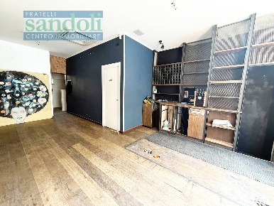 Foto Locale commerciale in Via Palazzo di Città, Vercelli Centro di 60 m²