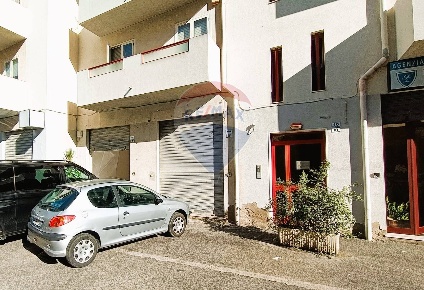 Foto Locale commerciale in Vico I Abruzzi, Cagliari San Michele di 105 m²