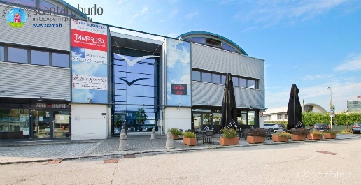 Foto Negozio a Treviso San Giuseppe - Aeroporto di 596 m² con 3 locali