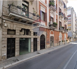 Foto Locale commerciale in Via Andrea Da Bari, Bari Murat di 130 m²