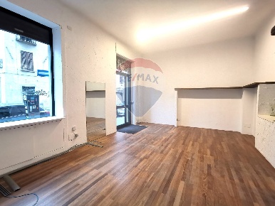 Foto Negozio in VIA MONTEBELLO, Busto Arsizio Piazza Santa Maria di 60 m²