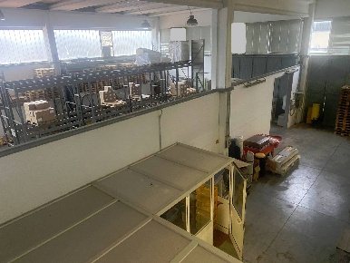 Foto Attività commerciale in Via Enrico Berlinguer, Collesalvetti di 800 m²