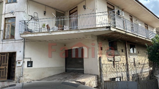 Foto Magazzino a Quadrelle di 190 m² in vendita